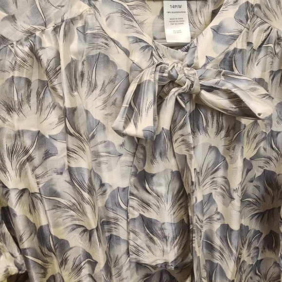 JONES NEW YORK women's 100% Silk long Sleeves satin gray Blouse 14P - Picture 4 of 9